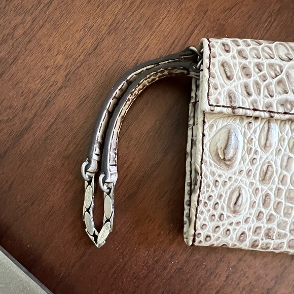 Calvin Klein Cream Wallet with Crocodile Texture - Picture 2 of 11
